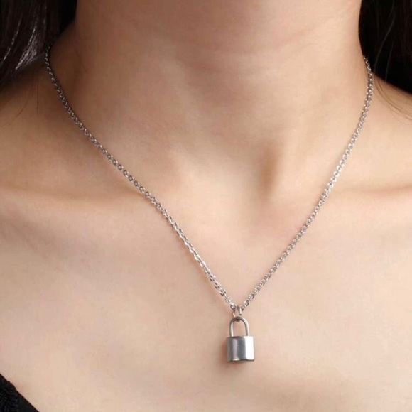 3/$30 🤍 Dainty Lock Necklace - Picture 1 of 4